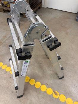 Teleskopleiter MUNK, Länge 3,1m aus Aluminium mit 4 x 3 Sprossen